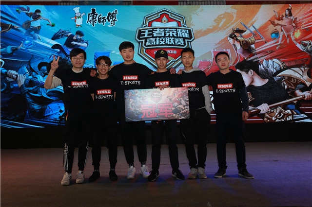 操锦标赛上 操锦标赛上