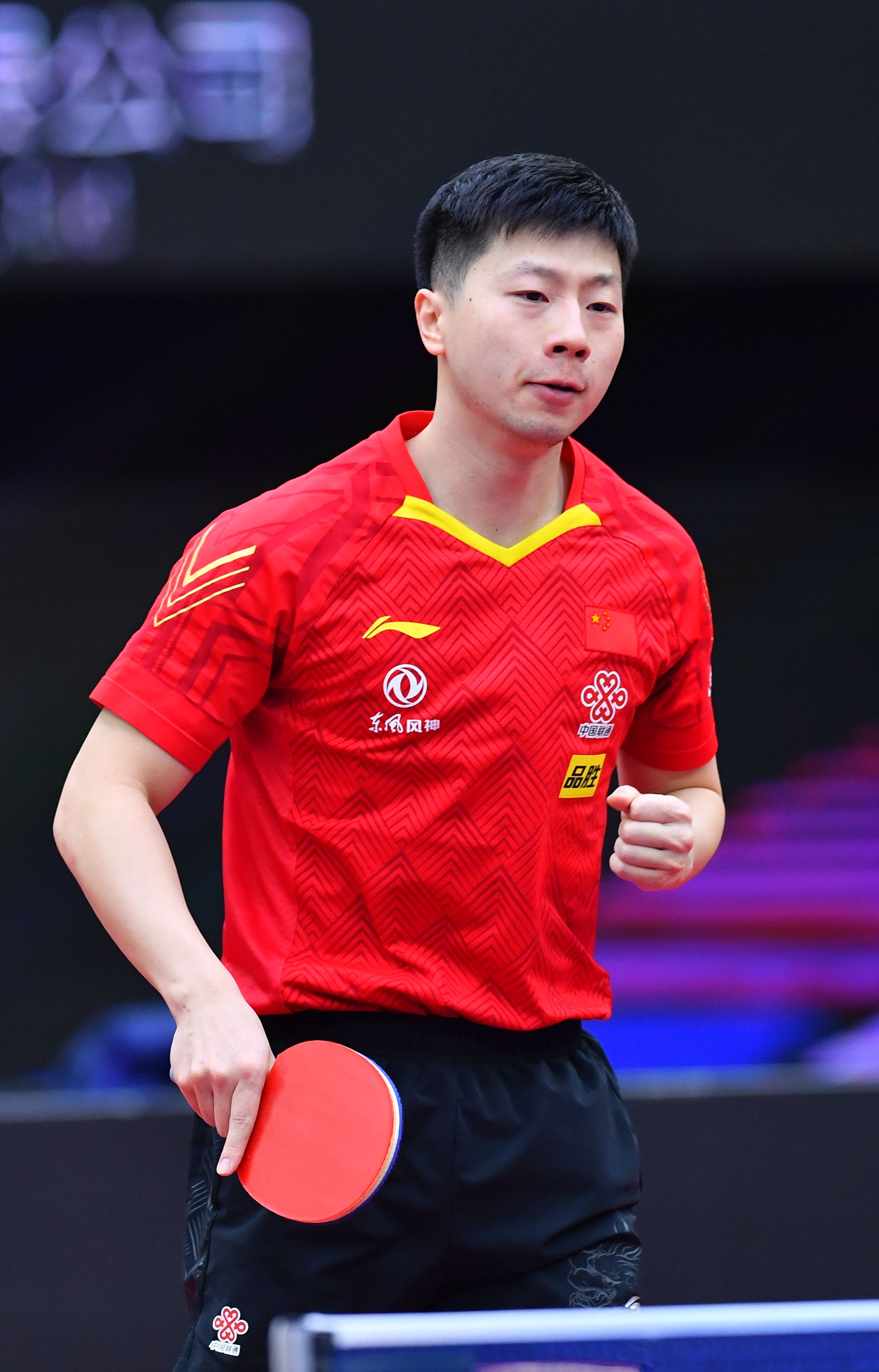 捧起欧联杯 捧起欧联杯