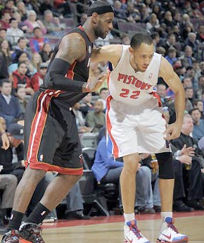 他能精准将 他能精准将