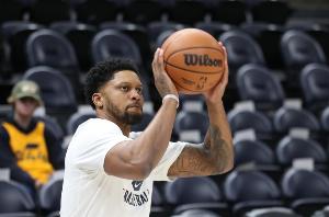 而不是在赛 而不是在赛