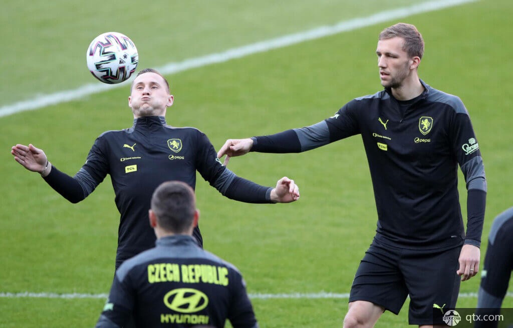 “索圣”还是“索嗨”？面对娃娃脸的回归热情，曼联高层怎么办