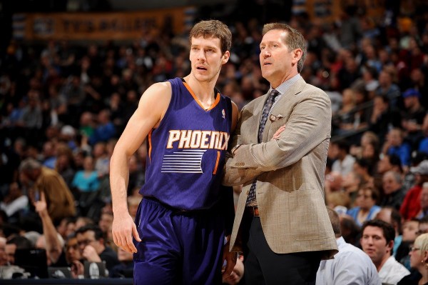 威利·梅斯在 1973 年代表大都会队退役，结束了其长达 22 年的辉煌生涯