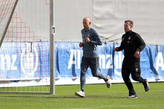 威利·梅斯在 1973 年代表大都会队退役，结束了其长达 22 年的辉煌生涯